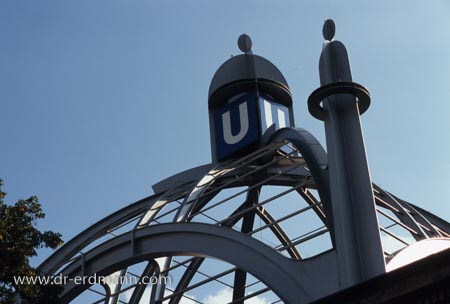 Die rekonstruierte U-Bahnkuppel am Bahnhof Nollendorfplatz